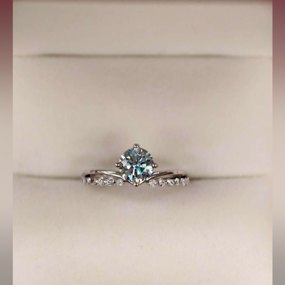 Genuine Moissainite 1 carat ring white gold plated adjustable back fits size6-12